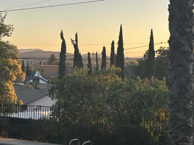 1190 Robertson Dr, Escondido CA: https://media.crmls.org/mediaz/fdebb6f1-9a90-4289-9d2e-216b04eae4e0.jpg