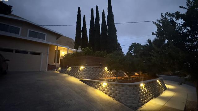 38526 Canyon Heights Drive, Fremont CA: https://media.crmls.org/mediaz/fdebbd60-63d4-48e0-9f3f-bad2e00f13e9.jpg