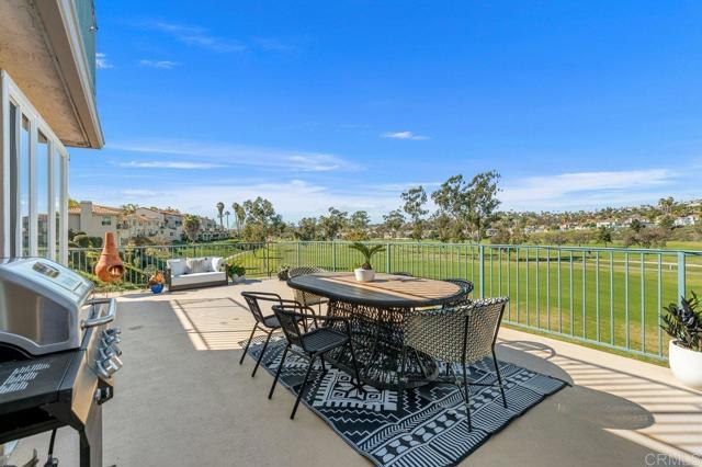 Detail Gallery Image 3 of 36 For 2544 Navarra #12,  Carlsbad,  CA 92009 - 2 Beds | 2 Baths