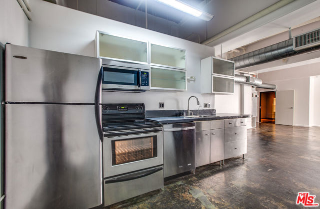 215 W 7th Street, Los Angeles CA: https://media.crmls.org/mediaz/fdec7ace-a008-43c3-bf12-e7f58eb16ba6.jpg