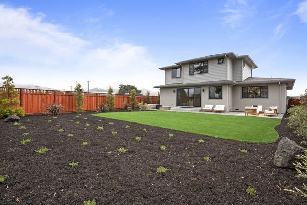 575 Seymour Street, Half Moon Bay CA: https://media.crmls.org/mediaz/fdecd15f-c152-4338-ab05-bbb1befee1dc.jpg