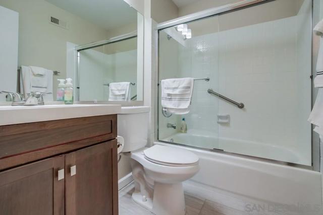 17832 Avenida Cordillera, San Diego CA: https://media.crmls.org/mediaz/fdecf9ca-f32e-44ce-8bf7-015c7877d000.jpg