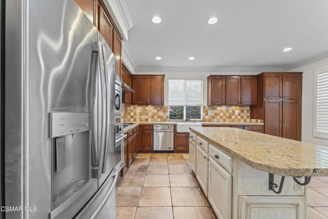 186 Parkside Drive, Simi Valley CA: https://media.crmls.org/mediaz/fded07d4-b5e4-4708-b805-d9436af5c8c1.jpg