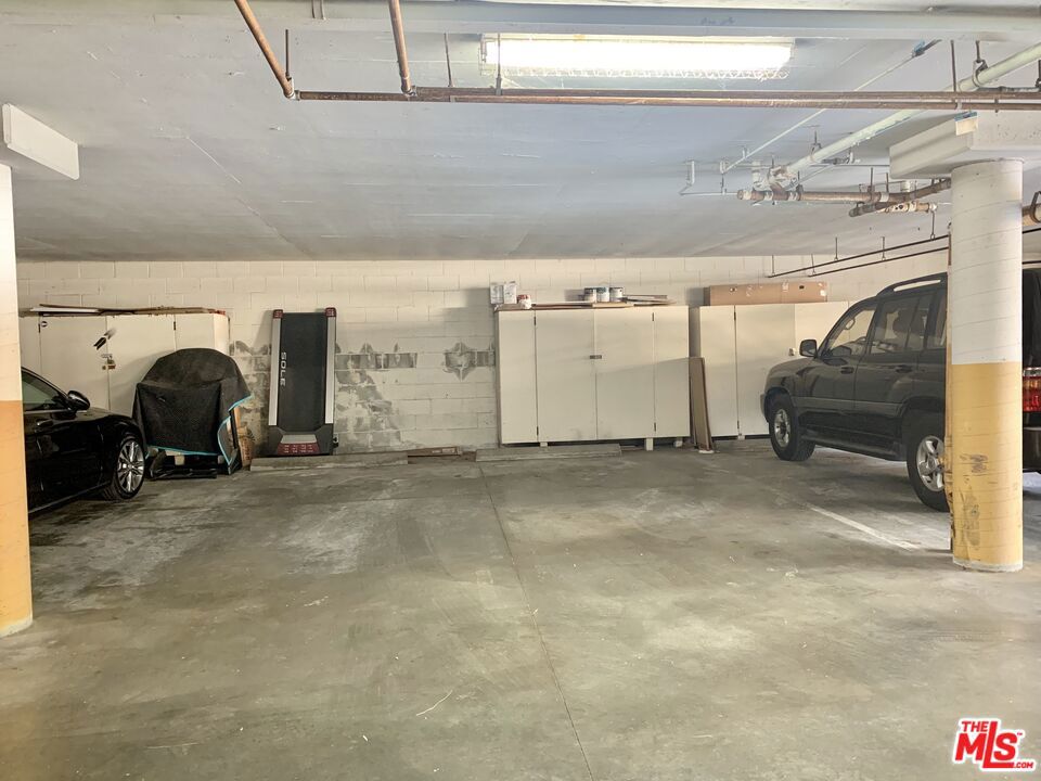 https://media.crmls.org/mediaz/fded37d6-bf1f-490e-accf-763ecd6577af.jpg?preset=X-Large