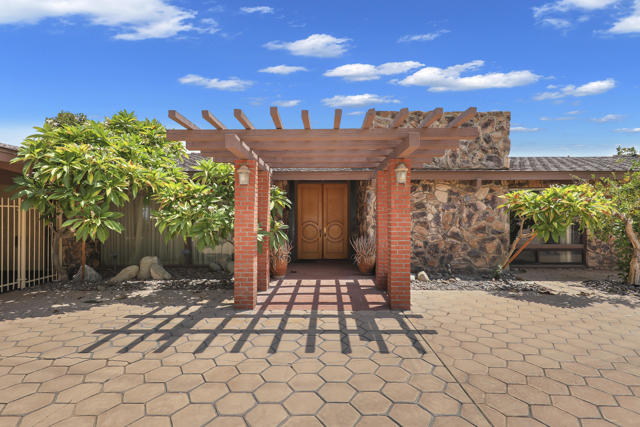 770 S La Mirada Road, Palm Springs CA: https://media.crmls.org/mediaz/fded8d5d-5674-47d7-b57c-cb60a2b85e89.jpg