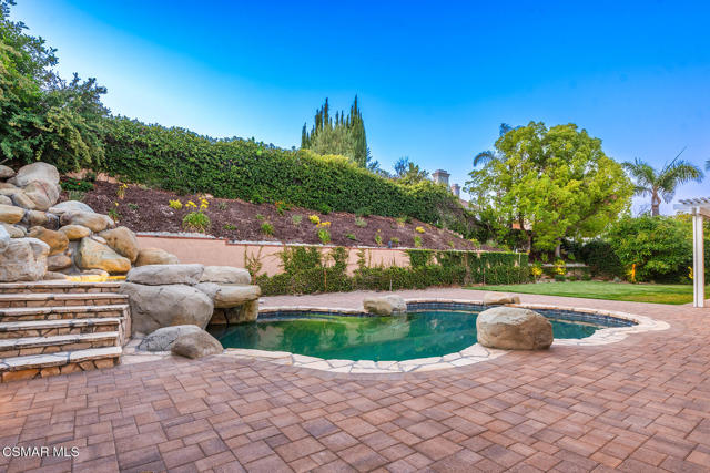 29621 Ridgeway Drive, Agoura Hills CA: https://media.crmls.org/mediaz/fdeda6cf-342c-400d-a7eb-c0de0e800069.jpg