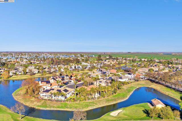 5771 Gateway Ct, Discovery Bay CA: https://media.crmls.org/mediaz/fdee1da2-f1e0-4ac2-8241-9b25bf67a3ca.jpg