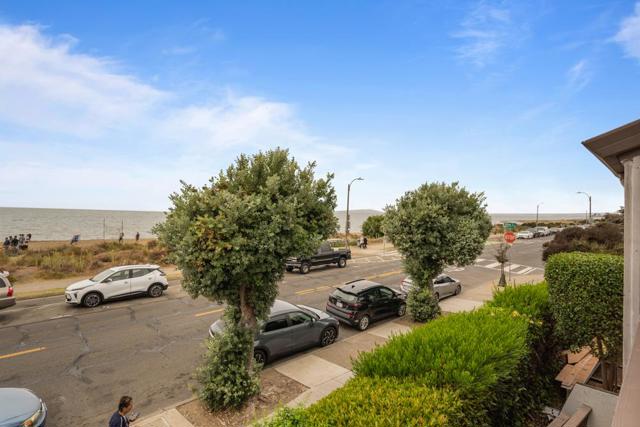 2101 Shore Line Drive, Alameda CA: https://media.crmls.org/mediaz/fdee3217-6cb3-4915-9a88-f1af946447e1.jpg