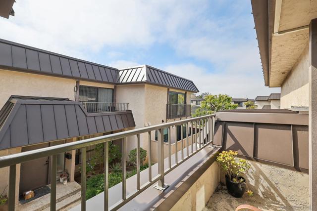 872 S Sierra Ave, Solana Beach CA: https://media.crmls.org/mediaz/fdee4f50-1e85-4e57-a6bf-b24883ff5ac7.jpg