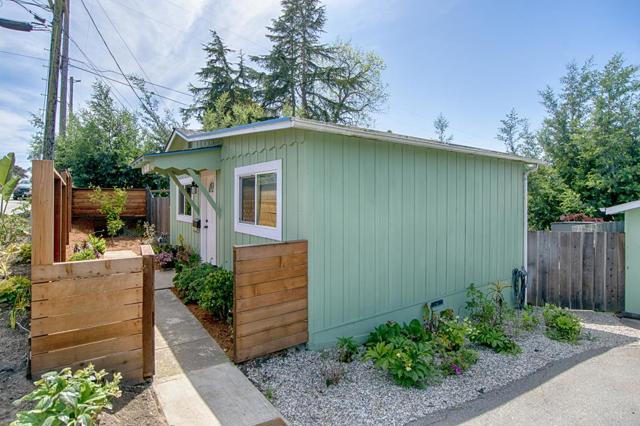 311 Mar Vista Avenue, Aptos CA: https://media.crmls.org/mediaz/fdef0534-f5dd-41d7-a32d-b8888e6905ee.jpg