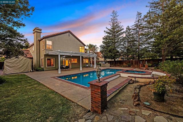 1340 Breakwater Way, Brentwood CA: https://media.crmls.org/mediaz/fdef154d-54cf-438e-8193-9096a93b1afc.jpg