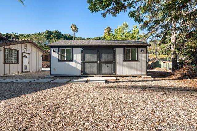 3647 Laketree Dr., Fallbrook CA: https://media.crmls.org/mediaz/fdef5483-e871-4d9f-bac7-e2e5c546be19.jpg
