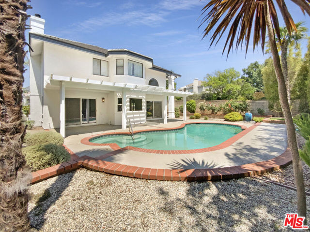 5996 Birdie Drive, La Verne CA: https://media.crmls.org/mediaz/fdef6d6b-842e-44a8-a33a-ed1b19e9c91f.jpg