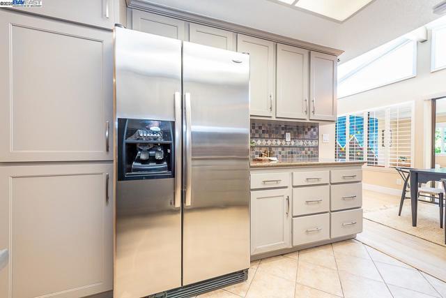 33036 Soquel St, Union City CA: https://media.crmls.org/mediaz/fdefd786-f32e-49ca-8d00-9a3e64f721cc.jpg