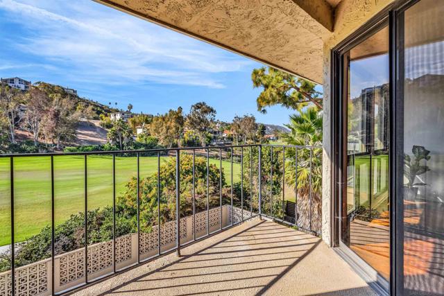 2507 Navarra Dr, Carlsbad CA: https://media.crmls.org/mediaz/fdf0c2a0-073c-4b62-98ec-3de06d0388d0.jpg