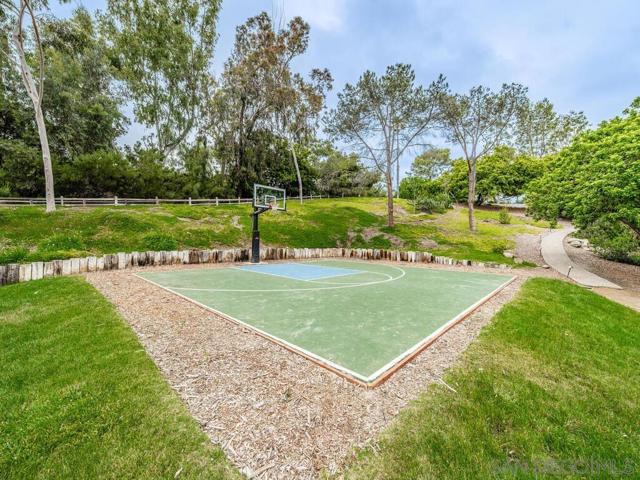 17116 Paseo Hermosa, Rancho Santa Fe CA: https://media.crmls.org/mediaz/fdf27f9f-3d52-40ca-8933-e81d34f29591.jpg