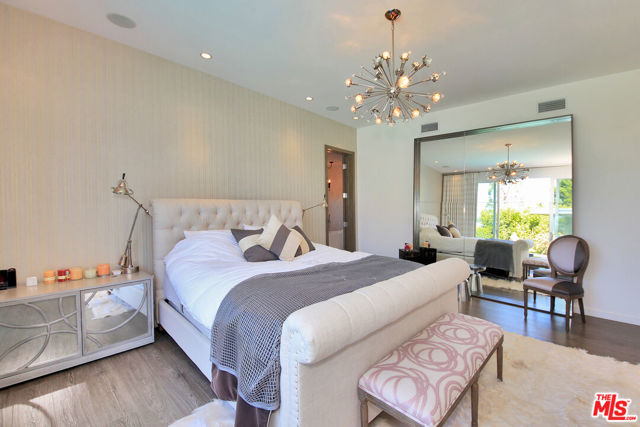 3054 Elvido Drive, Los Angeles CA: https://media.crmls.org/mediaz/fdf364c9-0eea-4164-bbfd-13919e3c70b7.jpg