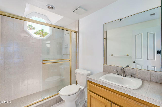 4229 Harbour Island Lane, Oxnard CA: https://media.crmls.org/mediaz/fdf38729-96b9-4423-a993-2b3cf6432c9c.jpg