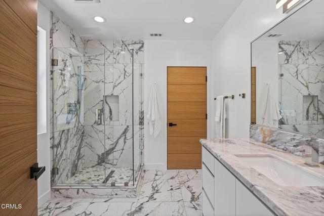 2407 Sunset Drive, Ventura CA: https://media.crmls.org/mediaz/fdf38e01-94b5-4dda-aaca-67dd353bf3a0.jpg