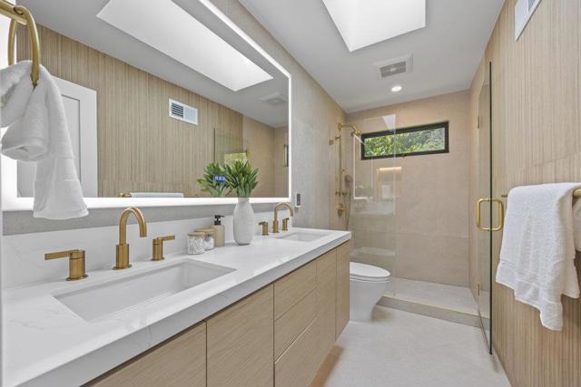 1095 Macadamia Drive, Hillsborough CA: https://media.crmls.org/mediaz/fdf3c23a-2e69-433b-8207-81fd742ac9da.jpg