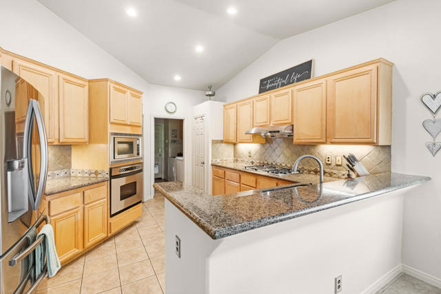 Image 11 of 49 For 79917 Hancock Court