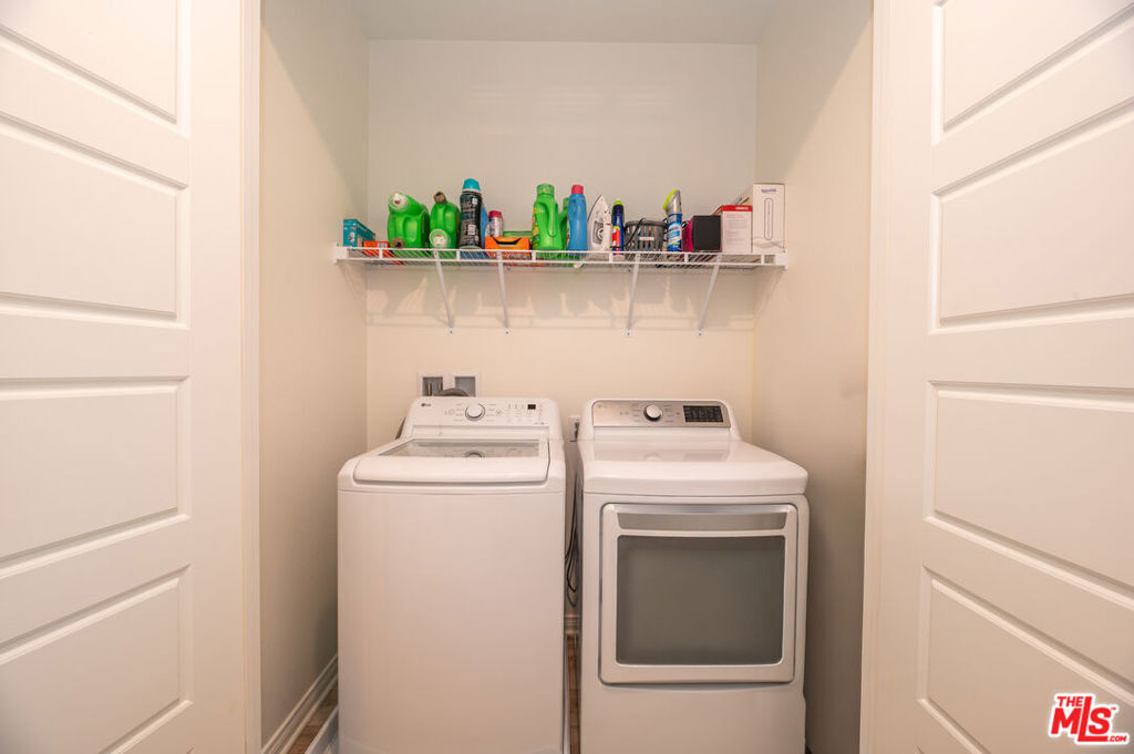 https://media.crmls.org/mediaz/fdf4645b-d88e-479b-8e05-8e554458a2d4.jpg?preset=X-Large