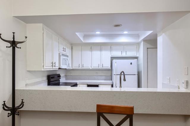 4012 Nobel Dr, San Diego CA: https://media.crmls.org/mediaz/fdf49a82-d6c4-4431-ac90-421e2314fe13.jpg
