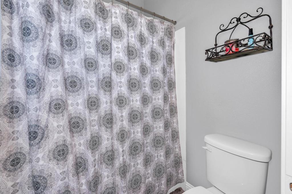 https://media.crmls.org/mediaz/fdf53de5-e911-48fb-b3b5-71b9acbdb469.jpg?preset=X-Large