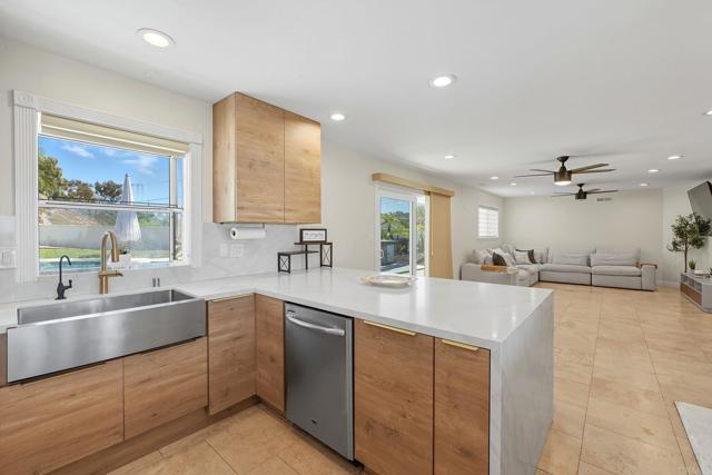 Detail Gallery Image 14 of 75 For 305 Camino Del Cerro Grande, Bonita,  CA 91902 - 5 Beds | 4 Baths