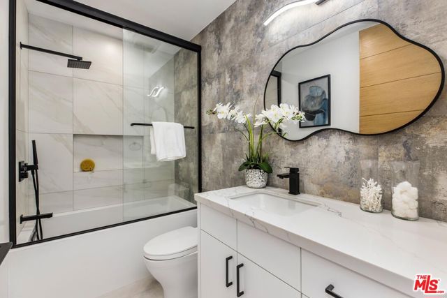 14899 Round Valley Drive, Sherman Oaks CA: https://media.crmls.org/mediaz/fdf5c4c5-f7c9-4f3b-8cef-fd1758c90c53.jpg