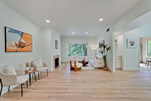 425 N El Camino Real, San Mateo CA: https://media.crmls.org/mediaz/fdf75288-33a7-461a-82c3-947f47b3434b.jpg