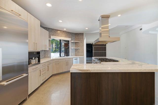 Detail Gallery Image 10 of 22 For 410 Milagrosa Cir, Chula Vista,  CA 91910 - 5 Beds | 4/1 Baths