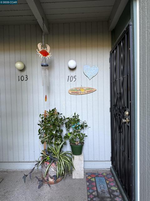 1036 Oak Grove Rd, Concord CA: https://media.crmls.org/mediaz/fdf7f70f-483d-43b7-b4a7-27ed6986a553.jpg