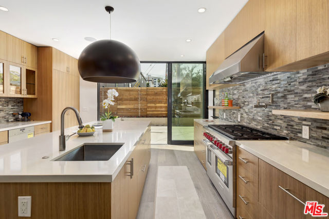139 Hollister Avenue, Santa Monica CA: https://media.crmls.org/mediaz/fdf80672-a279-4cbc-b6fb-a7c54cdd35cb.jpg