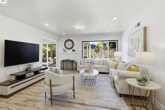 Image 9 of 39 For 4972 Minas Dr