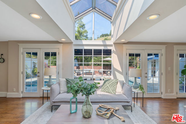 3564 Summerfield Drive, Sherman Oaks CA: https://media.crmls.org/mediaz/fdf893ca-77e1-44fb-9753-6f642c8c34f8.jpg