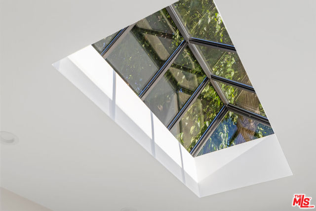 2329 Manning Avenue, Los Angeles CA: https://media.crmls.org/mediaz/fdf89773-b2bd-4c89-8755-c3eb9543ac19.jpg