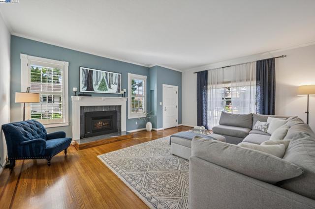 3801 Mohr Ave, Pleasanton CA: https://media.crmls.org/mediaz/fdf89a74-b436-4cd0-ac3f-8b015fc2c3fe.jpg