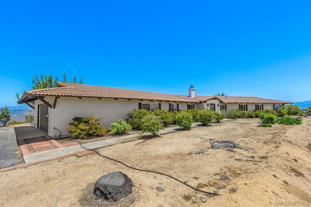16641 Eagles Crest Rd, Ramona CA: https://media.crmls.org/mediaz/fdf8dc82-31c1-43b8-85fc-38226a3000d9.jpg