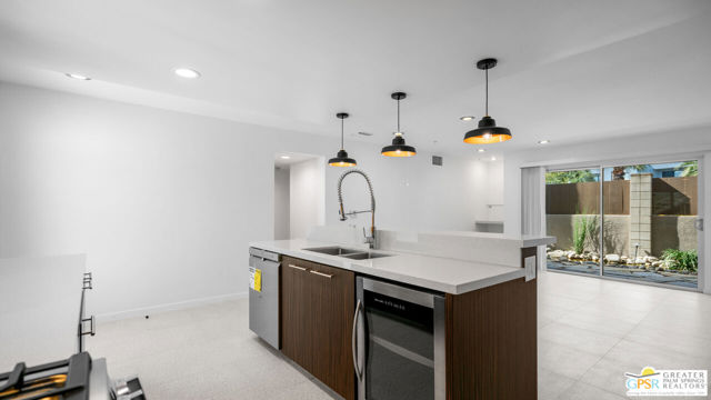 588 E San Lorenzo Road, Palm Springs CA: https://media.crmls.org/mediaz/fdf922a9-1909-4ab3-8b17-0804bdf5534b.jpg