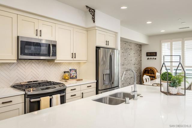 2511 State St, Carlsbad CA: https://media.crmls.org/mediaz/fdf97352-0e58-4701-b9dc-a8fdaed72408.jpg