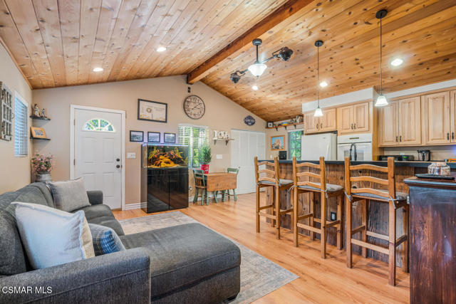 1088 Alta Vista Road, Simi Valley CA: https://media.crmls.org/mediaz/fdf97f56-22ed-420f-a033-6ed18a5addba.jpg