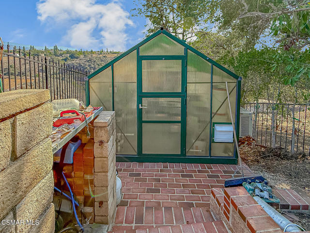 1832 Calle Salto, Thousand Oaks CA: https://media.crmls.org/mediaz/fdfa36fd-3a02-46b7-b4cf-7be72f1ac9a5.jpg