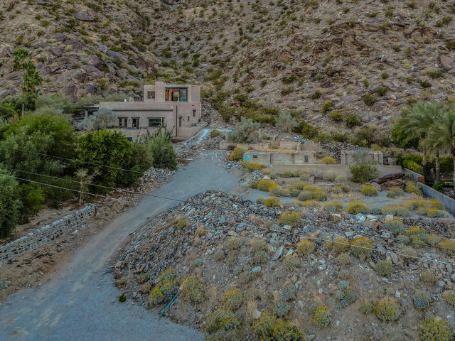1821 Crestview Drive, Palm Springs CA: https://media.crmls.org/mediaz/fdfa59ee-0fc8-494a-9501-c235cb8a3149.jpg