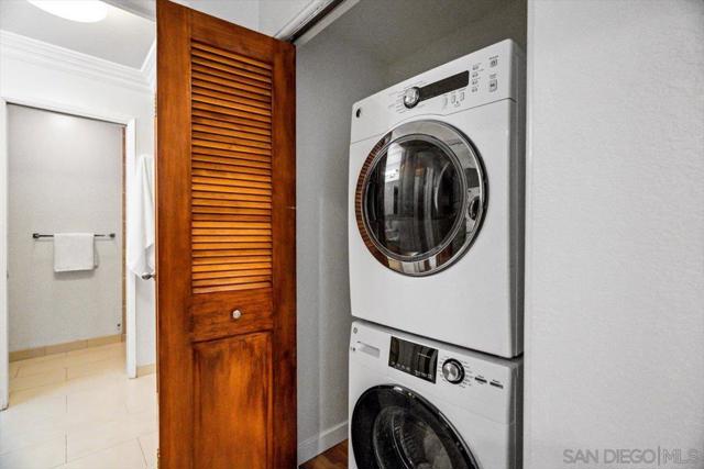 7550 Eads Ave, La Jolla CA: https://media.crmls.org/mediaz/fdfc3685-7a1d-41b0-9003-71f158a8f1f1.jpg