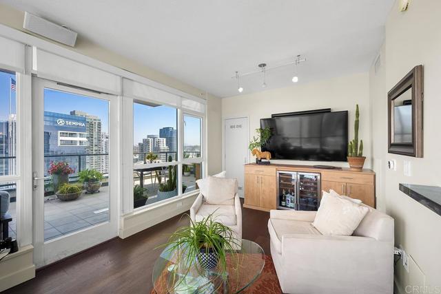 Detail Gallery Image 9 of 44 For 325 Seventh Ave #2104,  San Diego,  CA 92101 - 2 Beds | 2 Baths