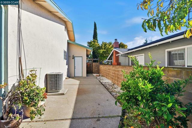 931 N Camino Alto Drive, Vallejo CA: https://media.crmls.org/mediaz/fdfca017-dbac-4f24-8ed2-3d8516fe28a8.jpg