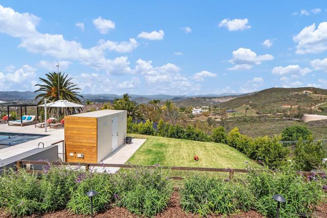 15484 Markar Rd, Poway CA: https://media.crmls.org/mediaz/fdfca445-b7a1-4bdd-bc2d-32e69c6cd038.jpg