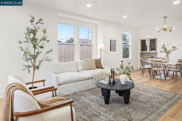 939 Ohio St, Vallejo CA: https://media.crmls.org/mediaz/fdfcffea-22b3-4d39-b9d7-f4c69cf9c4fc.jpg