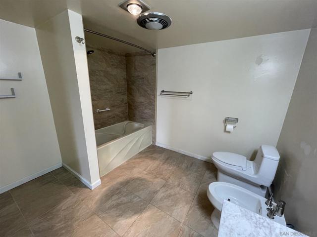 2420 Torrey Pines Rd, La Jolla CA: https://media.crmls.org/mediaz/fdfd6832-e040-4494-87de-bc32b9612534.jpg